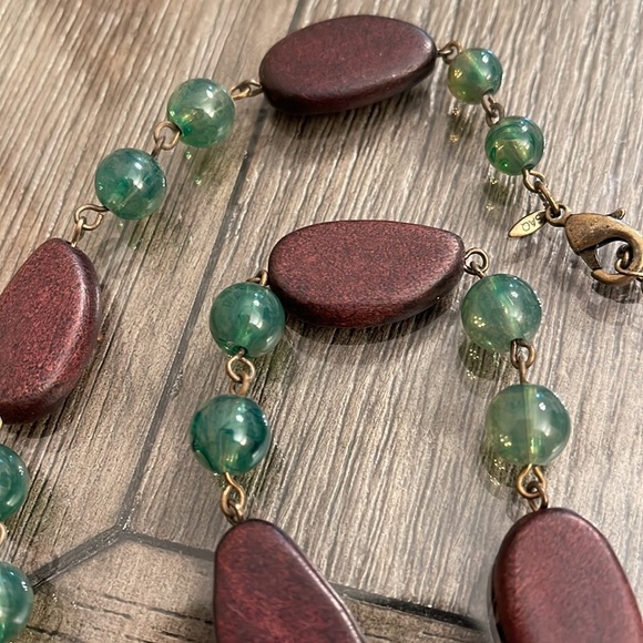 Vintage Avon Brown Wood & Acrylic Green Beaded Necklace with Round Medallion - Picture 4 of 15